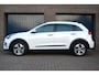 Kia Niro EV e-Niro DynamicLine 64 kWh 3 Fase | Parelmoer wit | SOH 100% | Keyless | Camera | Adaptive Cruise