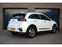 Kia Niro EV e-Niro DynamicLine 64 kWh 3 Fase | Parelmoer wit | SOH 100% | Keyless | Camera | Adaptive Cruise