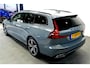 Volvo V60 2.0 T6 AWD Long Range 293kW/399pk Aut8 Recharge R-Design ADAPT.CRUISE + EL.TREKHAAK + SUBWOOFER + DAB+ + LEDER/GAASSTOF + PILOT ASSIST + ADAPT.CRUISE + STOEL-&STUURVERWARMING + CAMERA + PD-GLASS + KEYLESS ENTRY&GO + PARKSENSOREN + 19" LM-VELGEN!!