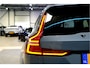 Volvo V60 2.0 T6 AWD Long Range 293kW/399pk Aut8 Recharge R-Design ADAPT.CRUISE + EL.TREKHAAK + SUBWOOFER + DAB+ + LEDER/GAASSTOF + PILOT ASSIST + ADAPT.CRUISE + STOEL-&STUURVERWARMING + CAMERA + PD-GLASS + KEYLESS ENTRY&GO + PARKSENSOREN + 19" LM-VELGEN!!