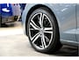Volvo V60 2.0 T6 AWD Long Range 293kW/399pk Aut8 Recharge R-Design ADAPT.CRUISE + EL.TREKHAAK + SUBWOOFER + DAB+ + LEDER/GAASSTOF + PILOT ASSIST + ADAPT.CRUISE + STOEL-&STUURVERWARMING + CAMERA + PD-GLASS + KEYLESS ENTRY&GO + PARKSENSOREN + 19" LM-VELGEN!!