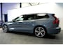 Volvo V60 2.0 T6 AWD Long Range 293kW/399pk Aut8 Recharge R-Design ADAPT.CRUISE + EL.TREKHAAK + SUBWOOFER + DAB+ + LEDER/GAASSTOF + PILOT ASSIST + ADAPT.CRUISE + STOEL-&STUURVERWARMING + CAMERA + PD-GLASS + KEYLESS ENTRY&GO + PARKSENSOREN + 19" LM-VELGEN!!