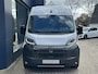 Peugeot Boxer 2.2 BlueHDi 180 PK Automaat L4H2 | Zeer Complete Bus | Zakelijk BPM Vrij | Full LED Verlichting | Navigatie | Climate Control | Volledige Betimmering | Camera | Digitale Binnenspiegel | Multifunctioneel Stuurwiel | 3.000 KG Trekgewicht | Dode Hoek Signalering | All Season Banden |