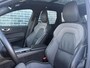 Volvo XC60 Plug-in Hybrid T6 AWD Plus Dark | Long Range | Harman Kardon audio | 360 graden camera | Stoel- en stuurverwarming | Adaptive cruise control | Voorruitverwarming | Dode hoek detectie BLIS | Actieve LED koplampen | Verwarmbare achterbank | Getint glas |