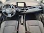 Toyota C-HR 1.8 Hybrid Dynamic KEYLESS PARK-SENSOREN 18"LM-VELGEN NL-AUTO AFNEEMBARE TREKHAAK