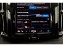 Volvo XC60 2.0 T8 AWD 287kW/390pk Aut8 Plug-in hybrid Ultimate Dark LUCHTVERING + HARMAN/KARDON + PANORAMADAK + EL.TREKHAAK + 360 CAMERA + PILOT ASSIST + HEAD-UP + ADAPT.CRUISE + LANE ASSIST + PARKSENSOREN V&A + 21" LM-VELGEN!!