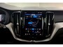 Volvo XC60 2.0 T8 AWD 287kW/390pk Aut8 Plug-in hybrid Ultimate Dark LUCHTVERING + HARMAN/KARDON + PANORAMADAK + EL.TREKHAAK + 360 CAMERA + PILOT ASSIST + HEAD-UP + ADAPT.CRUISE + LANE ASSIST + PARKSENSOREN V&A + 21" LM-VELGEN!!