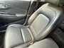 Hyundai Kona Electric EV Premium 64 kWh / Automaat / Navigatie / Cruise Control Adaptief / Trekhaak / Climate Control / Camera / Stoel verwarming/verkoeling / stuurwielverwarming / Head-up / Leder