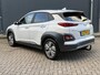 Hyundai Kona Electric EV Premium 64 kWh / Automaat / Navigatie / Cruise Control Adaptief / Trekhaak / Climate Control / Camera / Stoel verwarming/verkoeling / stuurwielverwarming / Head-up / Leder