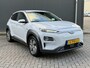 Hyundai Kona Electric EV Premium 64 kWh / Automaat / Navigatie / Cruise Control Adaptief / Trekhaak / Climate Control / Camera / Stoel verwarming/verkoeling / stuurwielverwarming / Head-up / Leder