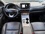 Hyundai Kona Electric EV Premium 64 kWh / Automaat / Navigatie / Cruise Control Adaptief / Trekhaak / Climate Control / Camera / Stoel verwarming/verkoeling / stuurwielverwarming / Head-up / Leder