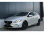 Volvo V40 2.0 T2 Momentum | Sensus Nav. & Tel. | PDC V+A | Trekhaak | MF Stuurwiel | Airco |