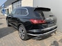 Volkswagen Touareg 3.0 TSI eHybrid 4MOTION Elegance / AUTOMAAT/ 381PK/ PANO/ LUCHTVERING/ STUURVERWARM./ STOELVERWARM.+KOEL.V+A/ MEMORYSEAT/ ELEK.KLEP/ ACC/ LEDER/ KEYLESS/ APP-CONNECT/ NAVI/ DAB/ CLIMA/ NAVI/ RIJ-MODI/ 21'' LMV