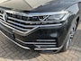 Volkswagen Touareg 3.0 TSI eHybrid 4MOTION Elegance / AUTOMAAT/ 381PK/ PANO/ LUCHTVERING/ STUURVERWARM./ STOELVERWARM.+KOEL.V+A/ MEMORYSEAT/ ELEK.KLEP/ ACC/ LEDER/ KEYLESS/ APP-CONNECT/ NAVI/ DAB/ CLIMA/ NAVI/ RIJ-MODI/ 21'' LMV