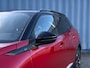 Peugeot e-2008 EV GT Pack 50 kWh Alcantara bekleding | Adeptieve cruise control | Led verlichting interieur | Stoelverwarming | Keyless start | Apple carplay & Android auto