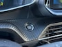 Peugeot e-2008 EV GT Pack 50 kWh Alcantara bekleding | Adeptieve cruise control | Led verlichting interieur | Stoelverwarming | Keyless start | Apple carplay & Android auto