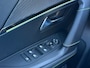 Peugeot e-2008 EV GT Pack 50 kWh Alcantara bekleding | Adeptieve cruise control | Led verlichting interieur | Stoelverwarming | Keyless start | Apple carplay & Android auto