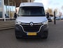 Renault Master T35 2.3 dCi 150 PK AUTOMAAT L2H2 + CARPLAY | CAMERA | 2500 KG TREKHAAK | CRUISE | NAVIGATIE