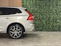 Volvo XC60 T8 AWD Recharge Polestar Long Range | Harman Kardon | Schuifdak | 455pk | Adaptieve Cruise Control | 21 Inch | Stoel en Stuurwielverwarming | Google Infotainment | Standkachel met Volvo On Call App | Full LED meesturende koplampen | Pilot Assist | Parkeercamera | Elektrische voorstoelen geheguen | Contourstoelen met wit stiksel en bies | Zitting verlenging voorstoelen | Lederen dashboard | Gelamineerde/geluidwerende zijruiten | Keyless Drive | Parkeersensoren voor+achter | Privacy Glass | Elektrisch bedienbare achterklep | DAB Radio | Apple Carplay/Android Auto | Draadloos telefoon opladen | Volvo On Call met mobiele App functie | Silver Dawn Metallic | Unieke kenmerken Polestar Engineered: