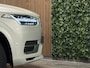 Volvo XC90 T8 AWD Recharge Inscription Long Range | Bowers & Wilkins | 360° Camera | Birch light! | 455pk | Adaptieve Cruise Control | Stoelverwarming voor+achter | Stuurwielverwarming | Full LED Meesturende koplampen | Pilot Assist | BLIS Dode Hoek Detectie | Elektrische voorstoelen geheugen | Lederen bekleding | Zitting verlenging voorstoelen | Lederen dashboard | 22 Inch | Keyless Drive | Parkeersensoren voor+achter | Privacy Glass | Elektrisch bedienbare achterklep | 7-Persoons | 4-Zone Climate Control | Geïntegreerde zongordijnen achterportieren | Verlichte instaplijsten | Draadloos telefoon opladen | DAB Radio | Apple Carplay/Android Auto | Volvo On Call met mobiele App functie | Birch Light Metallic met Blond lederen interieur |
