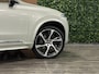 Volvo XC90 T8 AWD Recharge Inscription Long Range | Bowers & Wilkins | 360° Camera | Birch light! | 455pk | Adaptieve Cruise Control | Stoelverwarming voor+achter | Stuurwielverwarming | Full LED Meesturende koplampen | Pilot Assist | BLIS Dode Hoek Detectie | Elektrische voorstoelen geheugen | Lederen bekleding | Zitting verlenging voorstoelen | Lederen dashboard | 22 Inch | Keyless Drive | Parkeersensoren voor+achter | Privacy Glass | Elektrisch bedienbare achterklep | 7-Persoons | 4-Zone Climate Control | Geïntegreerde zongordijnen achterportieren | Verlichte instaplijsten | Draadloos telefoon opladen | DAB Radio | Apple Carplay/Android Auto | Volvo On Call met mobiele App functie | Birch Light Metallic met Blond lederen interieur |
