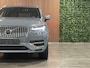 Volvo XC90 T8 AWD Recharge Inscription | Trekhaak | All Season banden | 360° Camera | Head-Up Display | Harman Kardon | Adaptieve Cruise Control | Standkachel met Volvo On Call App | Stoelverwarming voor+achter | Stuurwielverwarming | Full LED Meesturende koplampen | Pilot Assist | BLIS Dode Hoek Detectie | Elektrische voorstoelen geheugen | Lederen bekleding | Zitting verlenging voorstoelen | Gelamineerde/geluidwerende zijruiten | 20 Inch | Keyless Drive | Parkeersensoren voor+achter | Privacy Glass | Elektrisch bedienbare achterklep | Geïntegreerde zongordijnen achterportieren | 7-Persoons | 4-Zone Climate Control | Draadloos telefoon opladen | DAB Radio | Apple Carplay/Android Auto | Thunder Grey Metallic |