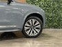 Volvo XC90 T8 AWD Recharge Inscription | Trekhaak | All Season banden | 360° Camera | Head-Up Display | Harman Kardon | Adaptieve Cruise Control | Standkachel met Volvo On Call App | Stoelverwarming voor+achter | Stuurwielverwarming | Full LED Meesturende koplampen | Pilot Assist | BLIS Dode Hoek Detectie | Elektrische voorstoelen geheugen | Lederen bekleding | Zitting verlenging voorstoelen | Gelamineerde/geluidwerende zijruiten | 20 Inch | Keyless Drive | Parkeersensoren voor+achter | Privacy Glass | Elektrisch bedienbare achterklep | Geïntegreerde zongordijnen achterportieren | 7-Persoons | 4-Zone Climate Control | Draadloos telefoon opladen | DAB Radio | Apple Carplay/Android Auto | Thunder Grey Metallic |