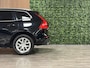 Volvo XC60 T8 AWD Recharge Momentum Pro | Trekhaak | Adaptieve Cruise Control | Schuifdak | Standkachel met Volvo On Call App | Stoelverwarming voor+achter | Stuurwielverwarming | Full LED Meesturende koplampen | Pilot Assist | BLIS Dode Hoek Detectie | Lederen bekleding | Zitting verlenging voorstoelen | 18 Inch | Keyless Drive | Privacy Glass | Elektrisch bedienbare achterklep | Alarm Klasse III | Apple Carplay/Android Auto |