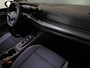 Volkswagen Golf 1.0 eTSI Life Active 110 pk Automaat (DSG) | Verlengde garantie | Navigatie | Parkeersensoren | Achteruitrijcamera | Autom. airco (3 zones) | Stoelverwarming |