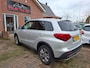 Suzuki Vitara 1.0 Boosterjet Select. 1ste eigenaar, dealer onderhouden. Zeer netje en luxe o.a. camera, navi, stoelverwarming etc.