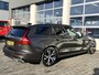 Volvo V60 2.0 T4 R-Design Leder Stoelverwarming Stuurwielbediening Parkeersensoren voor en achter Apple carplay Airco Cruise controle R-line Elektrische achterklep
