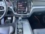 Volvo V60 2.0 T4 R-Design Leder Stoelverwarming Stuurwielbediening Parkeersensoren voor en achter Apple carplay Airco Cruise controle R-line Elektrische achterklep