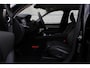 Volvo XC90 T8 Plug-in hybrid AWD Ultra Dark | Panoramadak | Luchtvering | Trekhaak | Premium audio by Bowers & Wilkins | Verwarmbare voorstoelen met massagefunctie | 360 graden camera | Head-up display | Verwarmbare achterbank en stuurwiel |