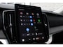 Volvo XC90 T8 Plug-in hybrid AWD Ultra Dark | Panoramadak | Luchtvering | Trekhaak | Premium audio by Bowers & Wilkins | Verwarmbare voorstoelen met massagefunctie | 360 graden camera | Head-up display | Verwarmbare achterbank en stuurwiel |