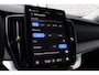 Volvo XC90 T8 Plug-in hybrid AWD Ultra Dark | Panoramadak | Luchtvering | Trekhaak | Premium audio by Bowers & Wilkins | Verwarmbare voorstoelen met massagefunctie | 360 graden camera | Head-up display | Verwarmbare achterbank en stuurwiel |