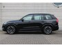 Volvo XC90 T8 Plug-in hybrid AWD Ultra Dark | Panoramadak | Luchtvering | Trekhaak | Premium audio by Bowers & Wilkins | Verwarmbare voorstoelen met massagefunctie | 360 graden camera | Head-up display | Verwarmbare achterbank en stuurwiel |