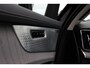 Volvo XC90 T8 Plug-in hybrid AWD Ultra Dark | Panoramadak | Luchtvering | Trekhaak | Premium audio by Bowers & Wilkins | Verwarmbare voorstoelen met massagefunctie | 360 graden camera | Head-up display | Verwarmbare achterbank en stuurwiel |