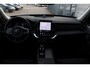 Volvo XC90 T8 Plug-in hybrid AWD Ultra Dark | Panoramadak | Luchtvering | Trekhaak | Premium audio by Bowers & Wilkins | Verwarmbare voorstoelen met massagefunctie | 360 graden camera | Head-up display | Verwarmbare achterbank en stuurwiel |