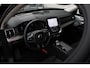 Volvo XC90 T8 Plug-in hybrid AWD Ultra Dark | Panoramadak | Luchtvering | Trekhaak | Premium audio by Bowers & Wilkins | Verwarmbare voorstoelen met massagefunctie | 360 graden camera | Head-up display | Verwarmbare achterbank en stuurwiel |