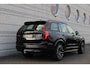 Volvo XC90 T8 Plug-in hybrid AWD Ultra Dark | Panoramadak | Luchtvering | Trekhaak | Premium audio by Bowers & Wilkins | Verwarmbare voorstoelen met massagefunctie | 360 graden camera | Head-up display | Verwarmbare achterbank en stuurwiel |