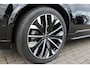 Volvo XC90 T8 Plug-in hybrid AWD Ultra Dark | Panoramadak | Luchtvering | Trekhaak | Premium audio by Bowers & Wilkins | Verwarmbare voorstoelen met massagefunctie | 360 graden camera | Head-up display | Verwarmbare achterbank en stuurwiel |