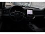 Volvo XC90 T8 Plug-in hybrid AWD Ultra Dark | Panoramadak | Luchtvering | Trekhaak | Premium audio by Bowers & Wilkins | Verwarmbare voorstoelen met massagefunctie | 360 graden camera | Head-up display | Verwarmbare achterbank en stuurwiel |