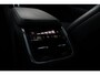 Volvo XC90 T8 Plug-in hybrid AWD Ultra Dark | Panoramadak | Luchtvering | Trekhaak | Premium audio by Bowers & Wilkins | Verwarmbare voorstoelen met massagefunctie | 360 graden camera | Head-up display | Verwarmbare achterbank en stuurwiel |