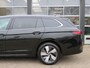 Volkswagen Passat 1.5 eHybrid 204pk Elegance / Trekhaak / Head up / Stoel en stuurverw. / IQ Light / FABRIEKS garantie