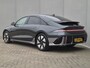 Hyundai Ioniq 6 Connect 77.4 kWh Automaat / Accu SOH 100% / Fabrieksgarantie tot 12-2029 / CCS snellader / All season banden / Head Up Display / Stuur-, Stoel & Achterbankverwarming / warmtepomp / Trekgewicht 1500 kg / Keyless Entry/Start /
