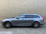 Volvo V90 Cross Country 2.0 D5 235pk | Panoramadak | Leder interieur | 360 camera | Adaptieve cruise | Pilot assit | Head up | Elektrisch wegklapbare trekhaak | BLIS | 20 inch LMV | Stoelverwarming voor&achter | Stuurverwarming | Apple CarPlay / Android Auto | Elektrische achterklep | Volledig onderhouden!