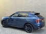 Lynk & Co 01 1.5 PHEV 261pk | Blackline | 360 camera | Panoramadak | Adaptieve cruise | Lane assist | Dodehoekdetectie | Elektrische achterklep | Navigatie | Stoelverwarming | Apple CarPlay / Android Auto | Memory | Sfeerverlichting | LED | DAB Dealeronderhouden / Fabrieksgarantie!