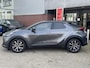 Toyota C-HR 1.8 Hybrid 140 FIRST EDITION STOEL/STUURVERW BLIND SPOT KEYLESS PARK-SENSOREN NAVI CLIMA AD-CRUISE APPLE/ANDROID 18'' LM-VELGEN