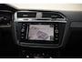 Volkswagen Tiguan 1.5 TSI Life Business [ Navi Virtual Adapt.cruise Trekhaak ]