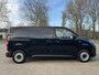 Peugeot e-Expert L2 75 kWh 136pk | ACTIE! | 8 jaar garantie | 0% financial lease| NAVI | Apple Carplay | Android Auto | Parkeersensoren voor- en achter | Achteruitrijcamera | Dode hoek detectie | Mistlampen | Licht- en regensensor | Automatische verlichting | Digital cockpit | Tussenwand comfort met raam | Houten afwerking laadruimte | LED laadruimteverlichting | Reservewiel | van €48.461 voor €37.125 ex. BTW rijklaar
